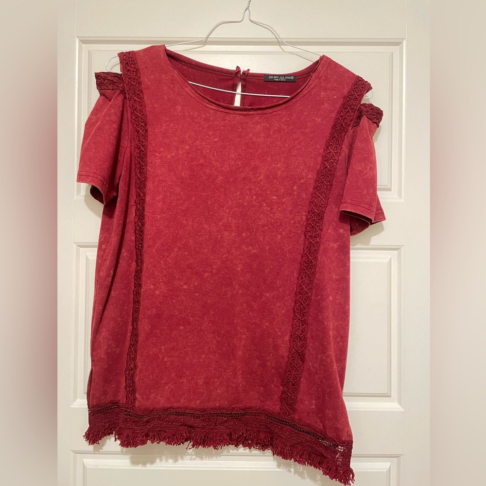 🍂”Oh my Julian” top size medium 🍂